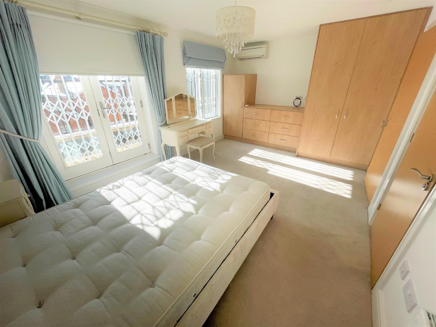 Albuhera Mews, Mill Hill